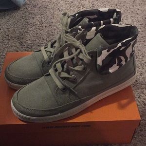 BRAND NEW Rocketdog size 11 shoes